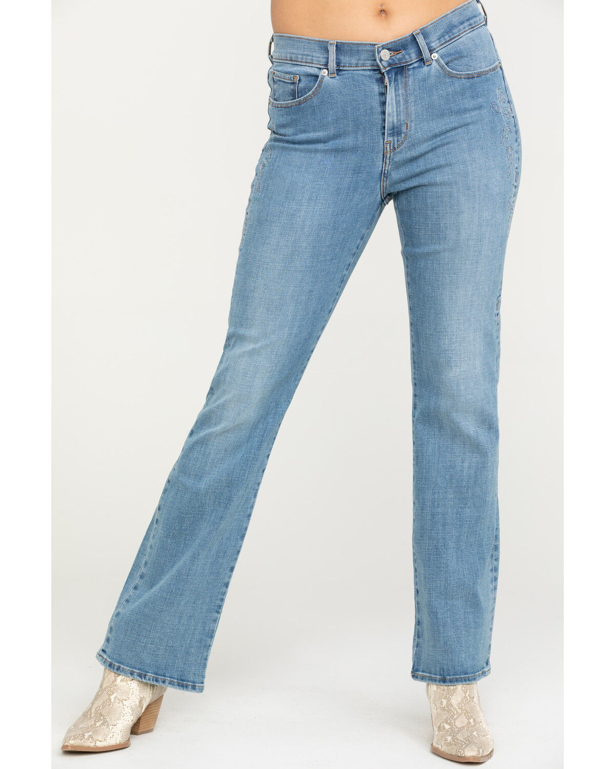 levi's women's low rise boot cut