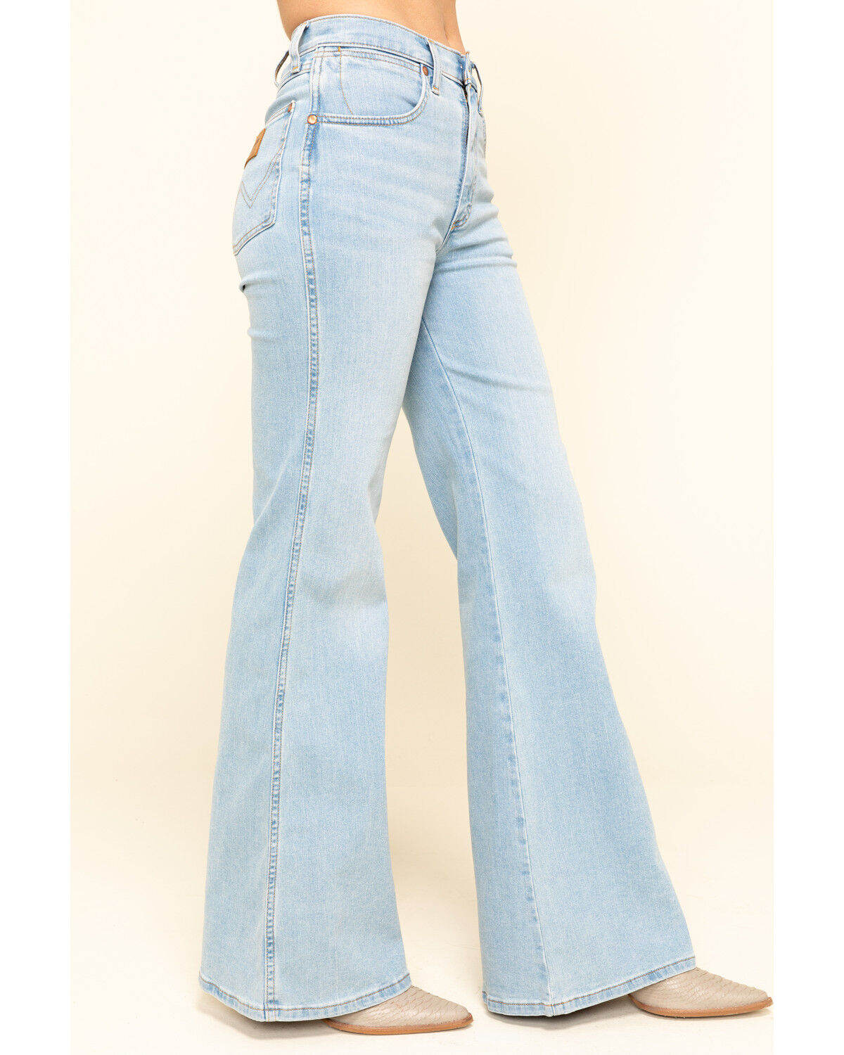 light wash wrangler jeans