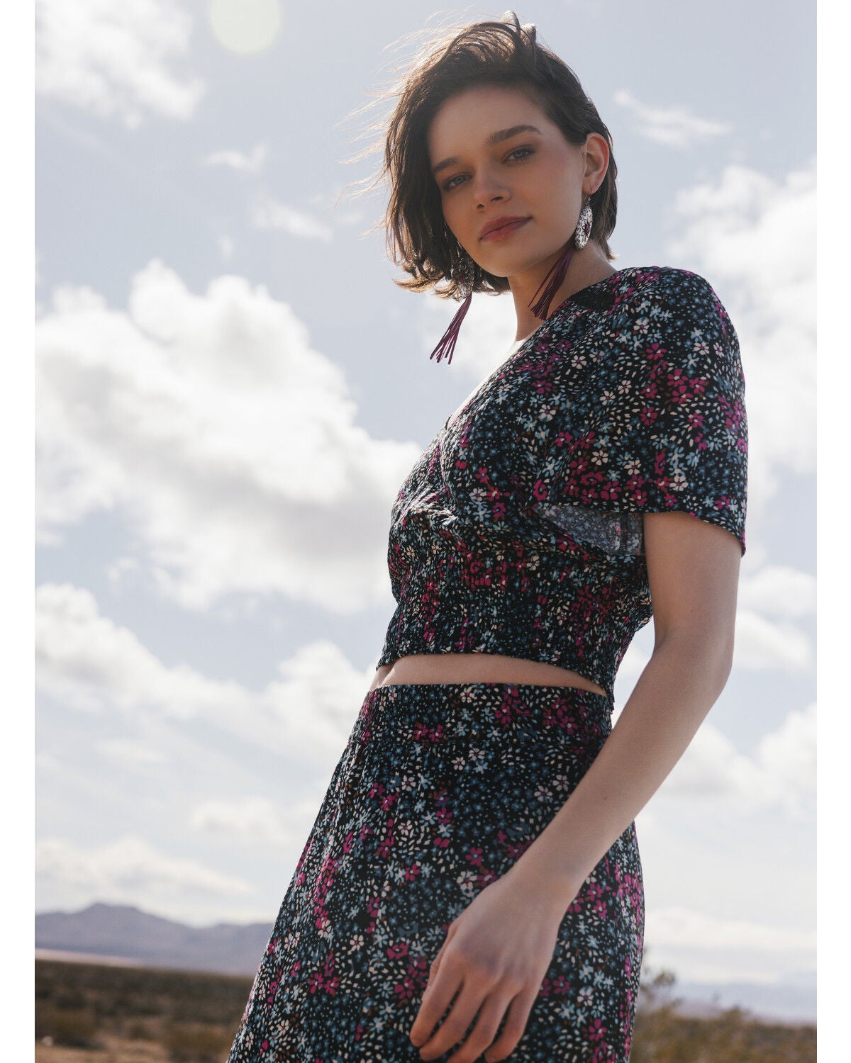 Idyllwind Women's Meadow Floral Print Short Sleeve Cropped Shirt, Black, hi-res