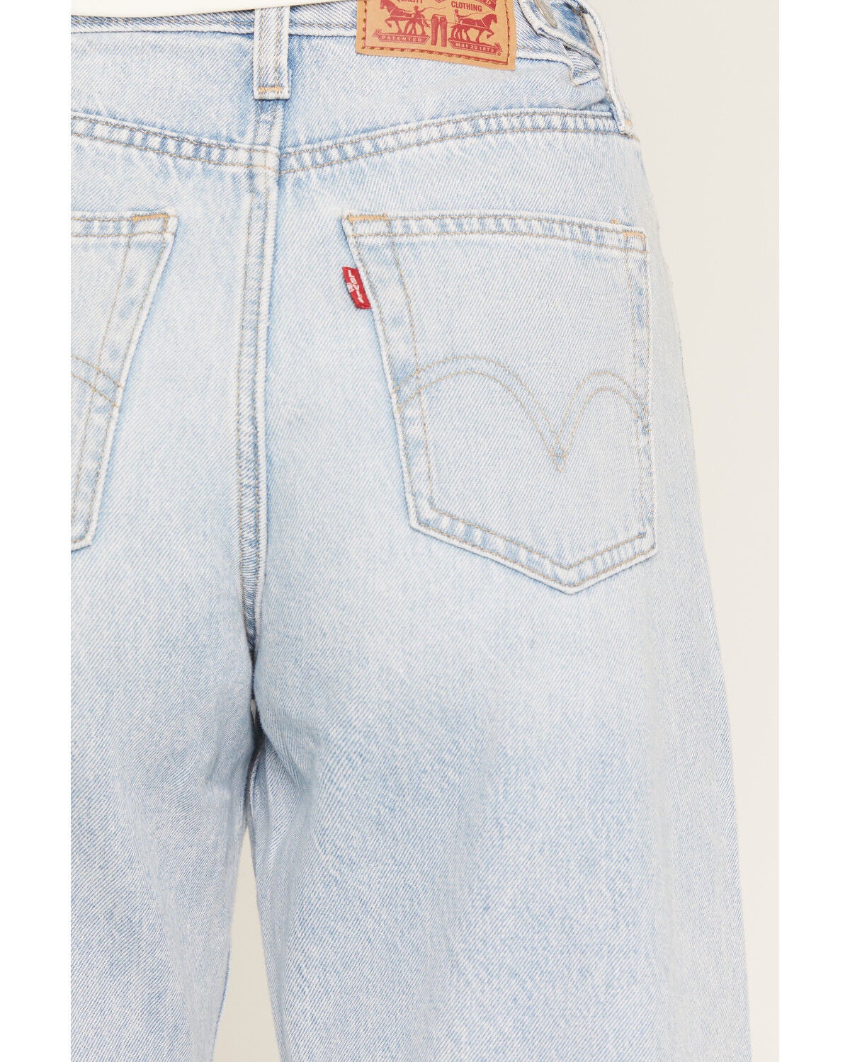 Image #4 - Levi's Women's Light Wash High Rise Cinch Barrel Denim Jeans, Light Wash, hi-res