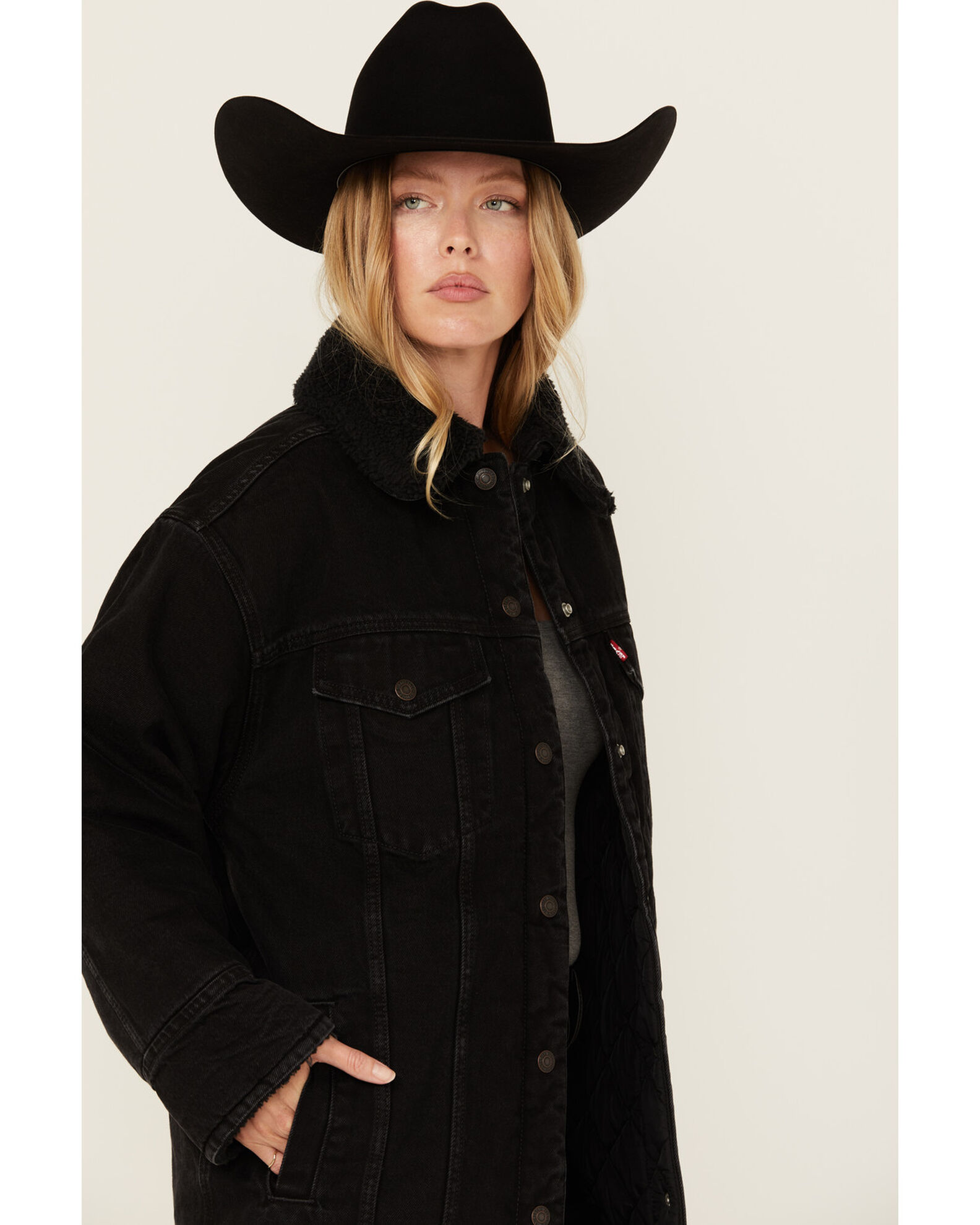 Levi's black trucker jacket womens hot sale