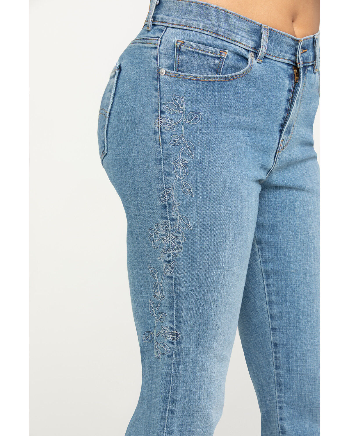levi's women's low rise boot cut