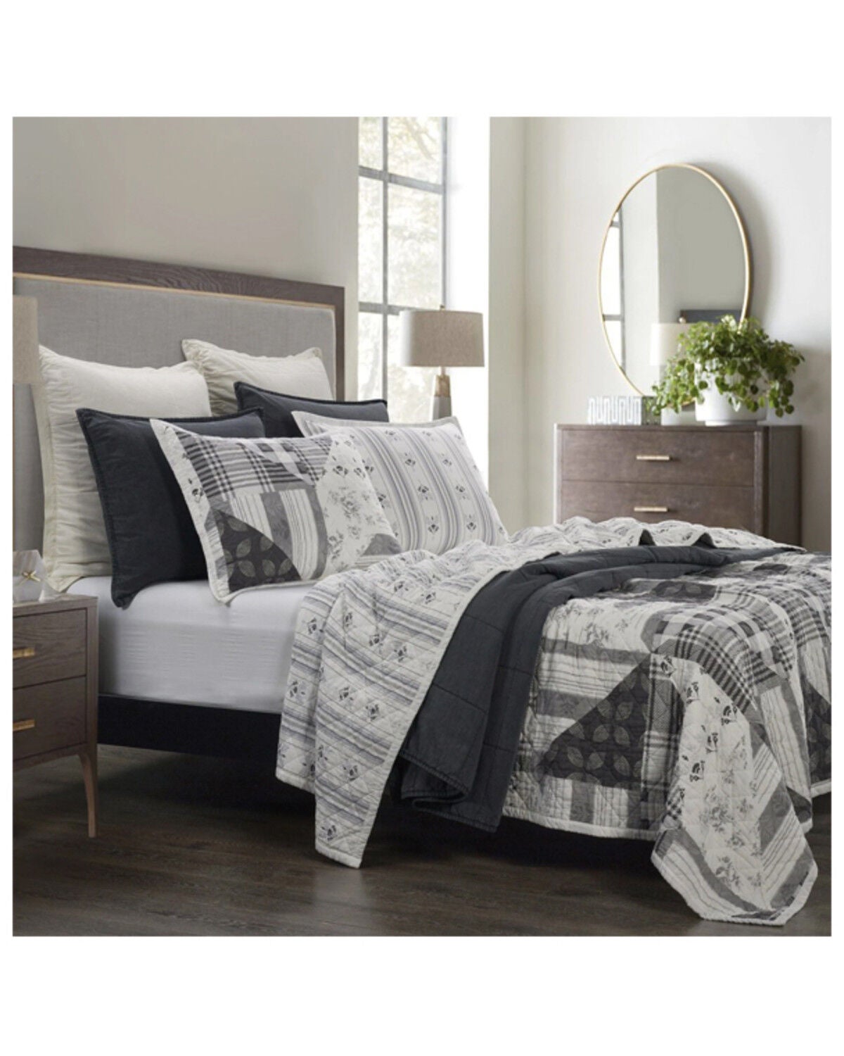 HiEnd Accents Black Patchwork Prairie Reversible 3-Piece King Quilt Set, Black, hi-res
