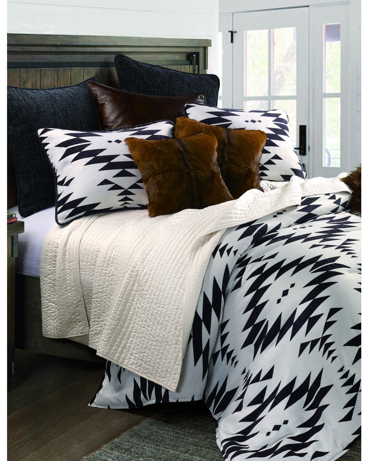 HiEnd Accents Amelia King Size Bedding Set - 3 Piece, Black, hi-res