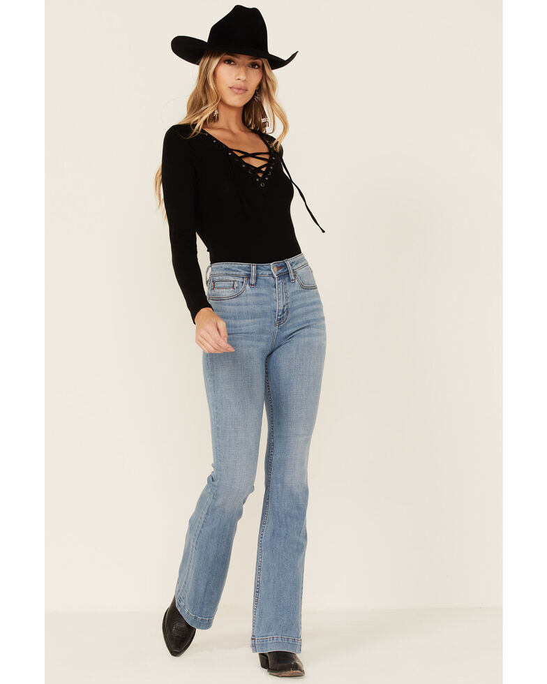 Idyllwind Women's Mid Wash Super High Rise Signature Black Pocket Flare Denim Jeans, Medium Wash, hi-res