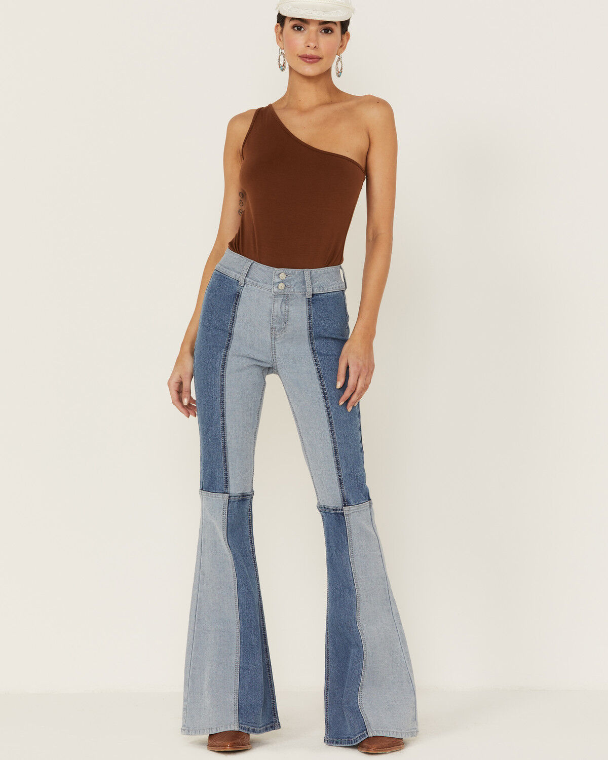 Image #2 - Shyanne Women's Mid Rise Color Blocked Flare Jeans, Light Wash, hi-res