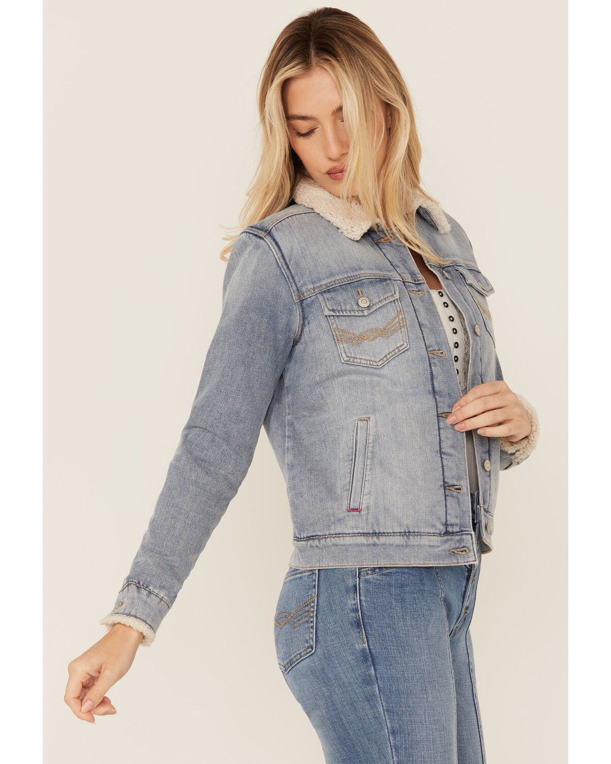 Image #2 - Idyllwind Women's Edgewood Sherpa Lined Denim Jacket, Light Wash, hi-res