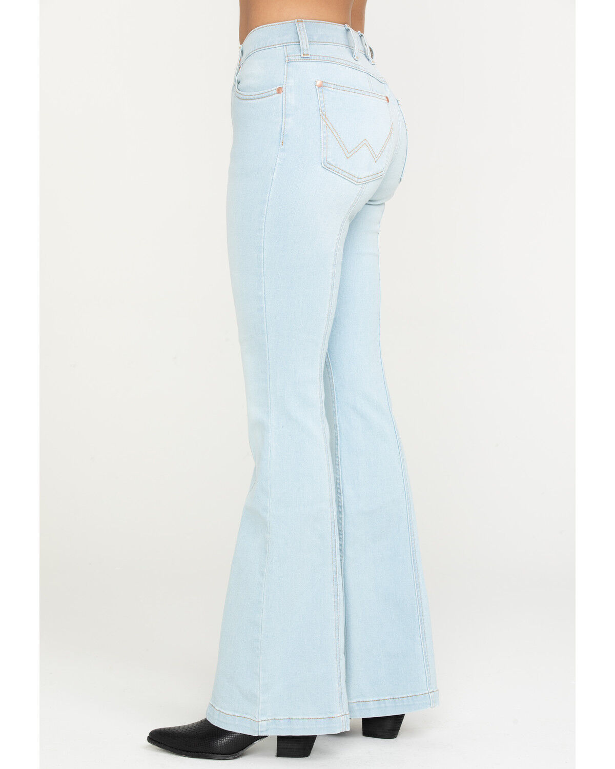 wrangler modern women's heritage seamed light flare jeans