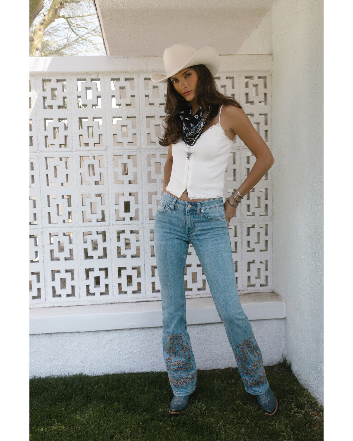Image #1 - Idyllwind Women's Rebel Light Wash Mid Rise Boot Stitch Bootcut Super Stretch Denim Jeans, Light Wash, hi-res