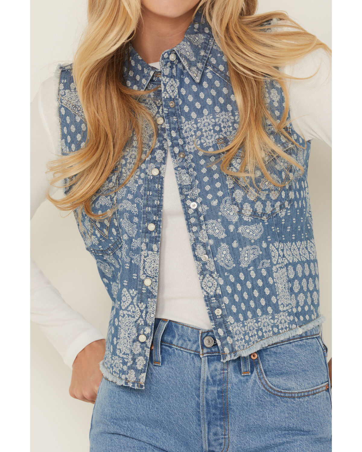 Image #3 - Wrangler Retro Women's Bandana Print Cropped Sleeveless Snap Western Shirt, Blue, hi-res