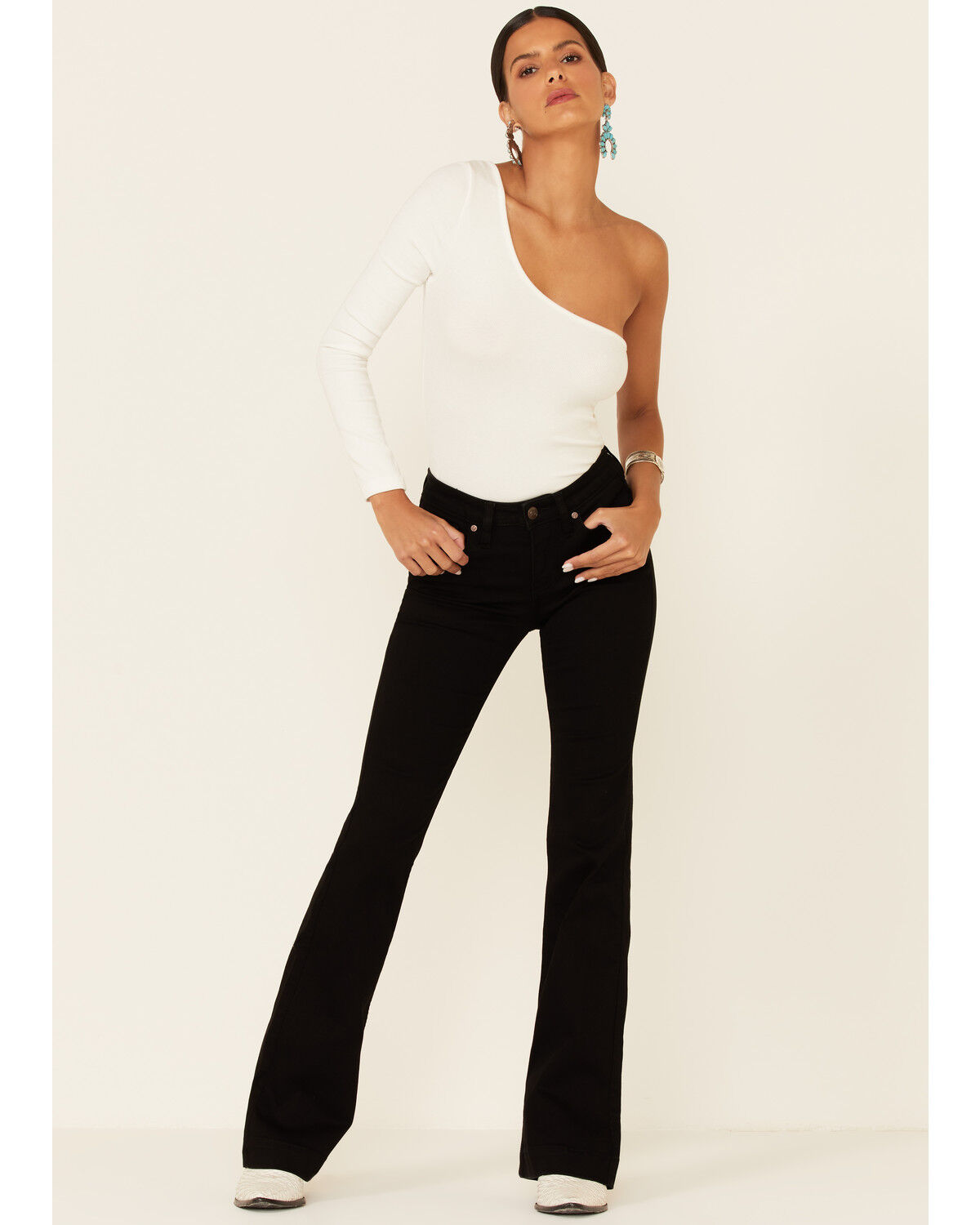 Image #1 - Shyanne Women's Seamed Pockets Mid Rise Bootcut Jeans, Black, hi-res
