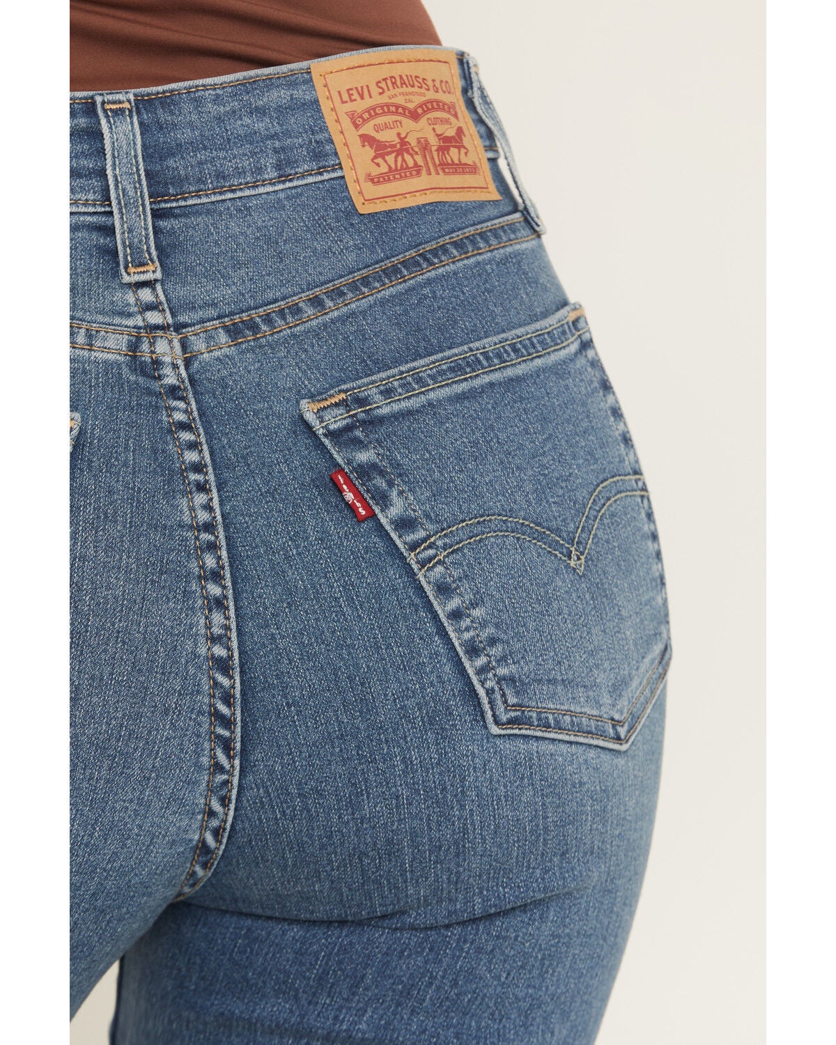 Image #4 - Levi's Women's 725 Medium Wash High Rise Bootcut Stretch Denim Jeans, Medium Wash, hi-res