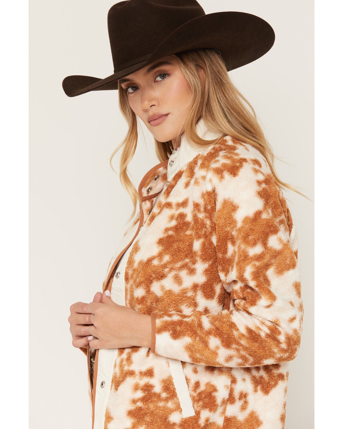 Image #2 - Wrangler Women's Hay Away Cow Print Snap Sherpa Jacket, White, hi-res