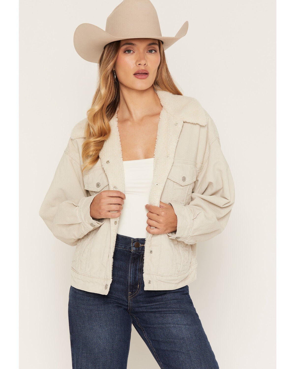 Levi's Women's 90s Sherpa Trucker Jacket, Cream, hi-res