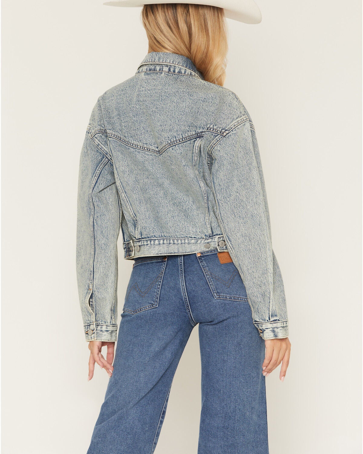Image #4 - Levi's Women's Today's Trip Medium Wash 90's Shrunken Denim Trucker Jacket, Medium Wash, hi-res