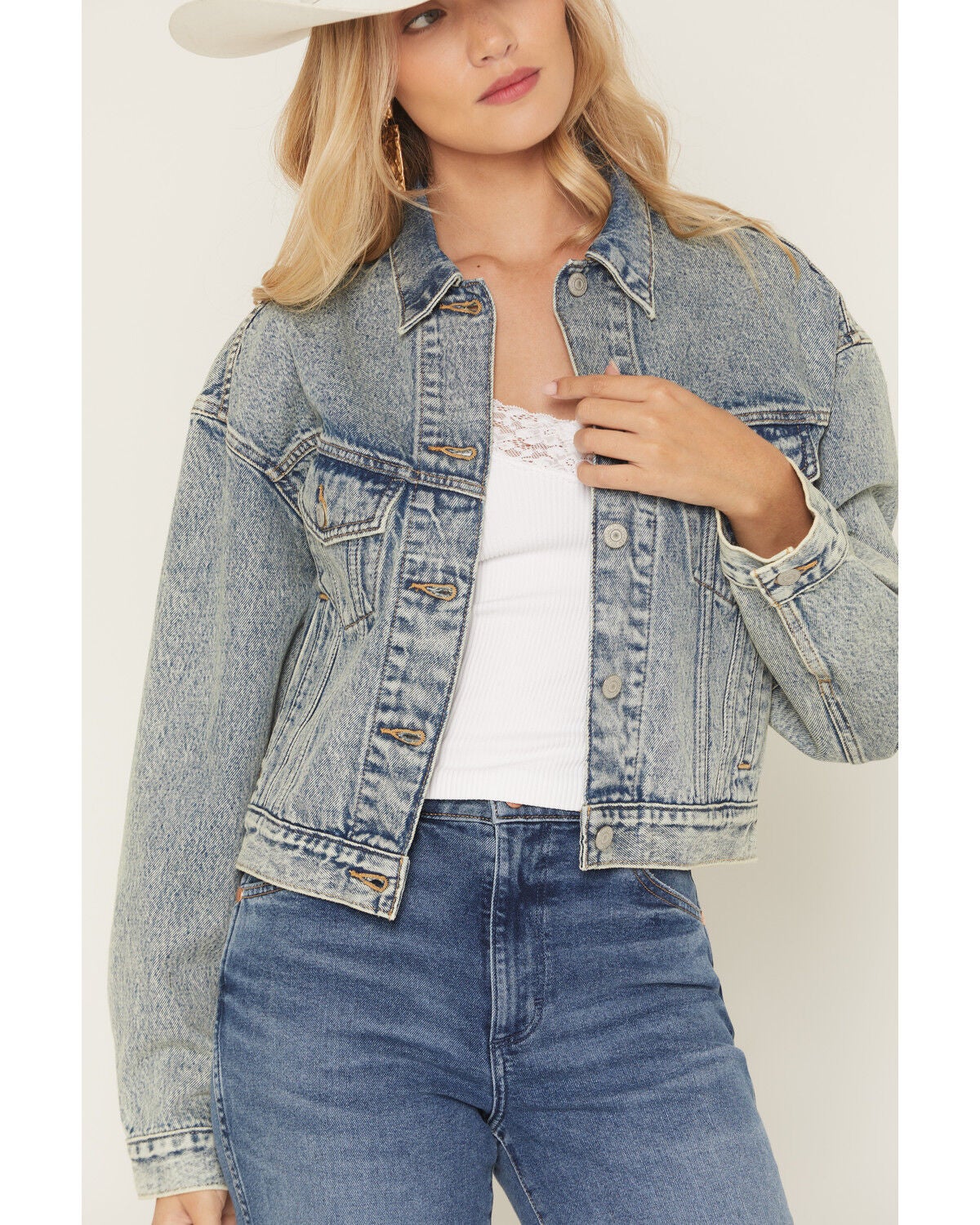 Image #3 - Levi's Women's Today's Trip Medium Wash 90's Shrunken Denim Trucker Jacket, Medium Wash, hi-res