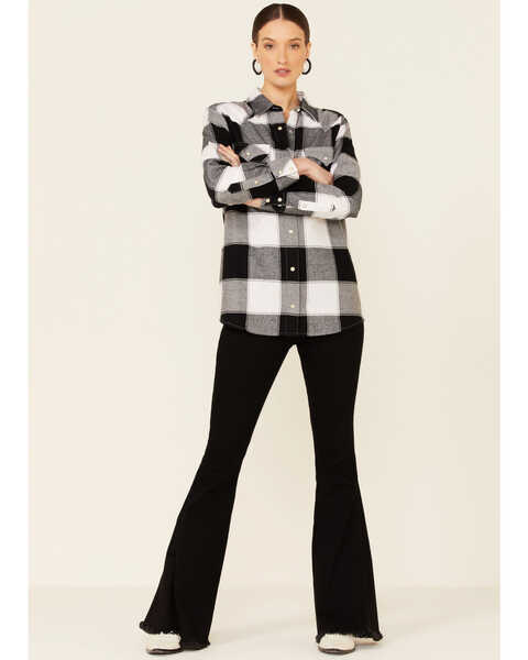 Image #2 - Wrangler Women's Buffalo Plaid Print Long Sleeve Snap Western Flannel Shirt , Black/white, hi-res