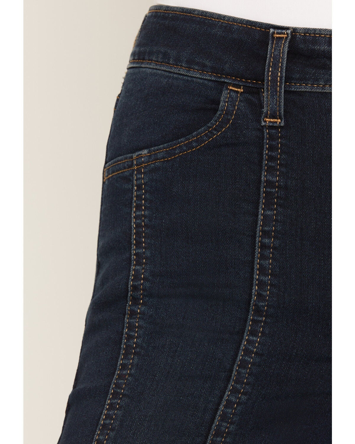 Image #2 - Levi's Women's 725 Dark Wash High Rise Seamed Bootcut Stretch Denim Jeans, Dark Wash, hi-res