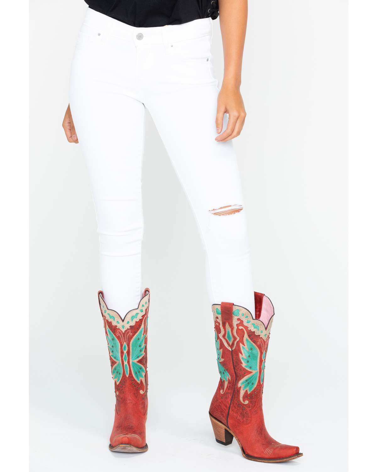 white distressed levi jeans