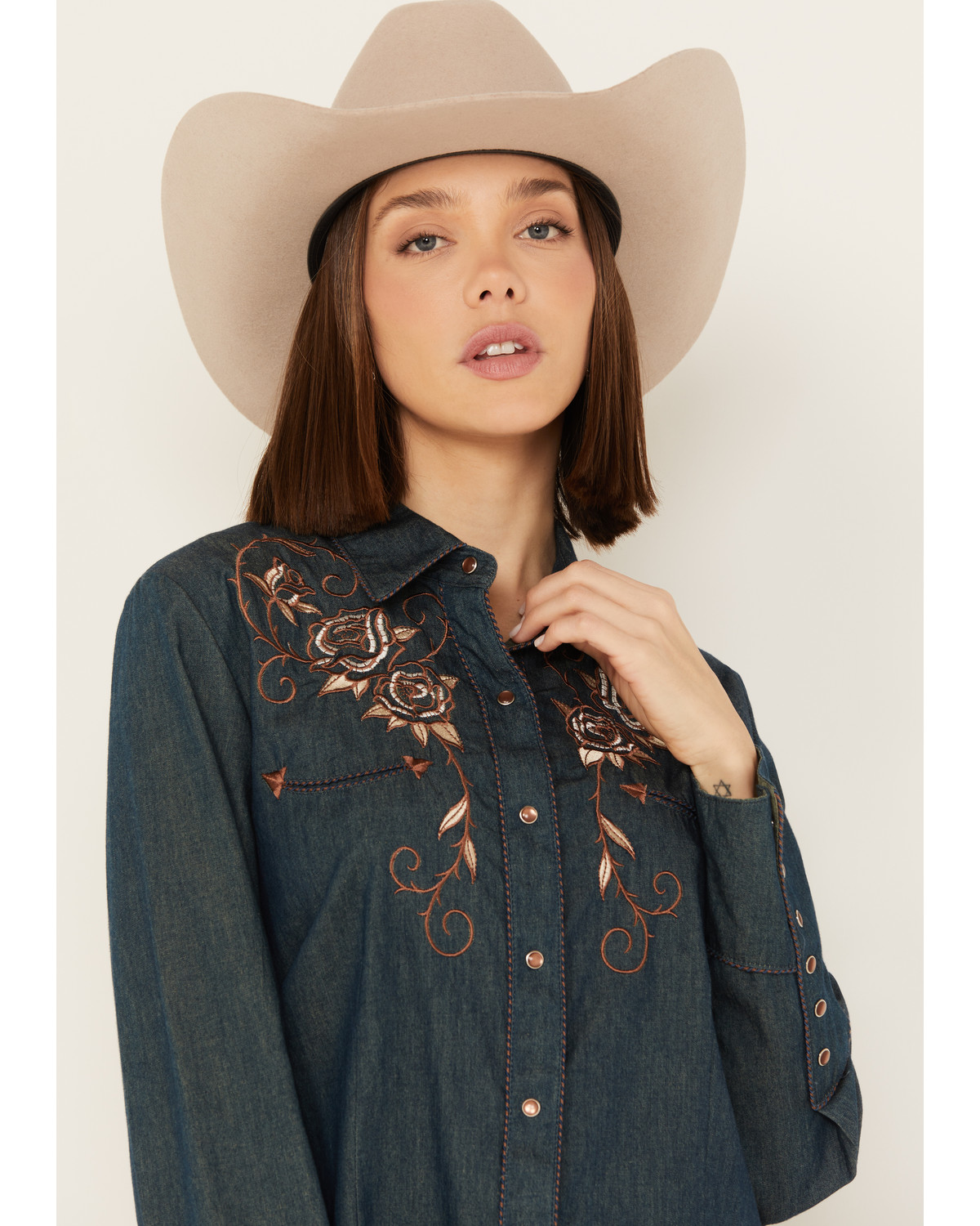 Scully Women's Rose Embroidered Denim Western Shirt | Sheplers